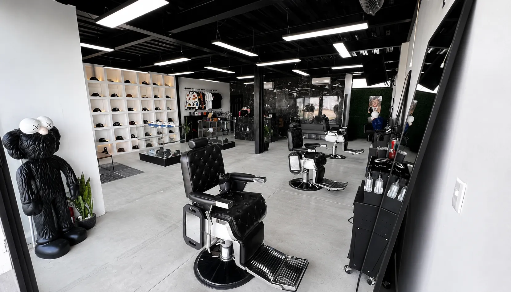 Interior de Black Scissors & Cap Culture